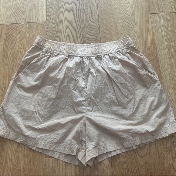 Aritzia TNA Claremont running Shorts in Sand Bluff - S - Picture 3 of 12